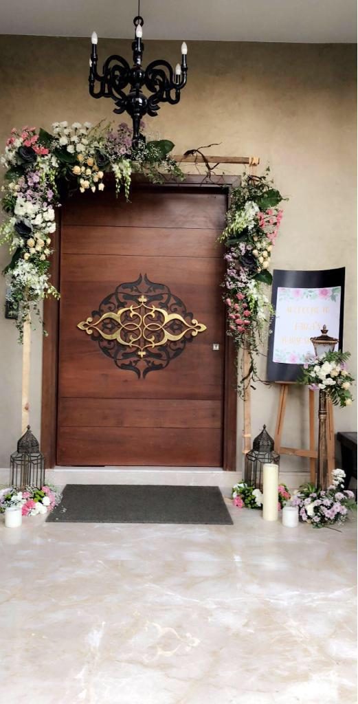 How To Create A Spring & Easter Front Door Display