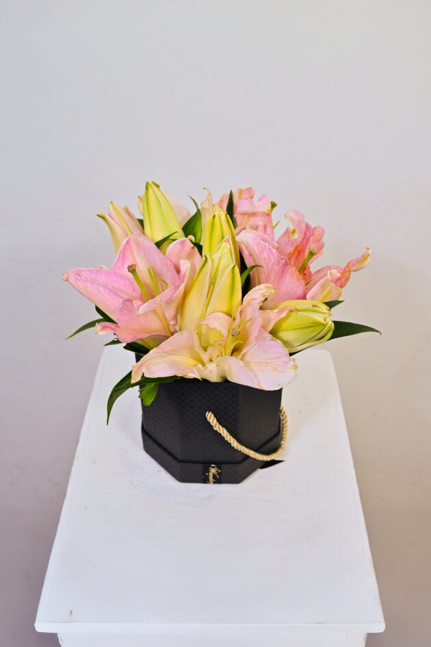 Blush lily - Image 3