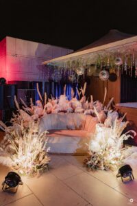 bold-flower-installations-cocktail-decor