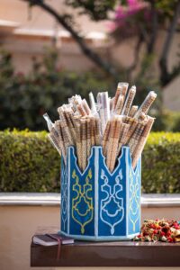 haldi-floral-decor-with-vibrant-props