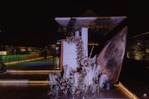 romantic-lighting-cocktail-event-florals